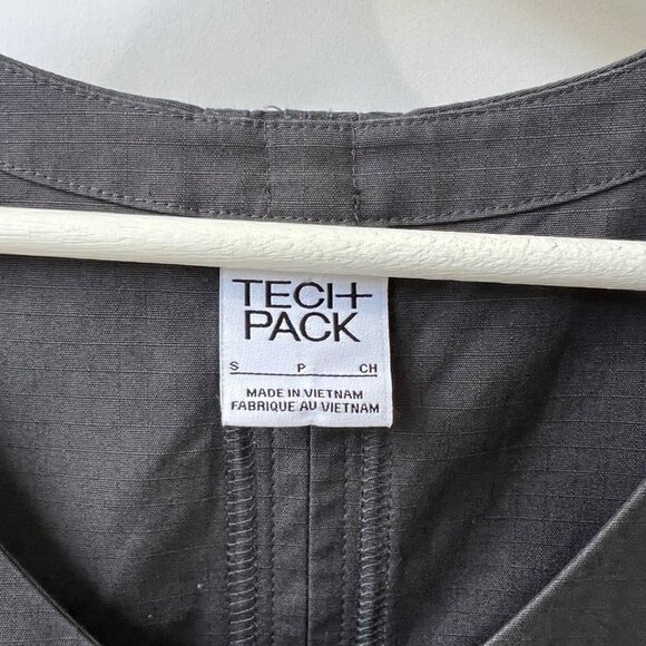 Nike Men Tech Pack Unlined Vest, Gray/Black, Size S Like New - Picture 7 of 13